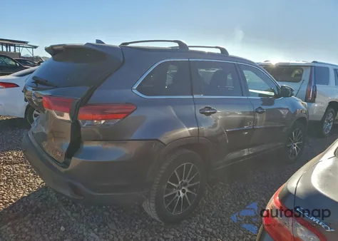 2018 Toyota Highlander Se z USA, uszkodzony, nr VIN 5TDKZRFH6JS534067